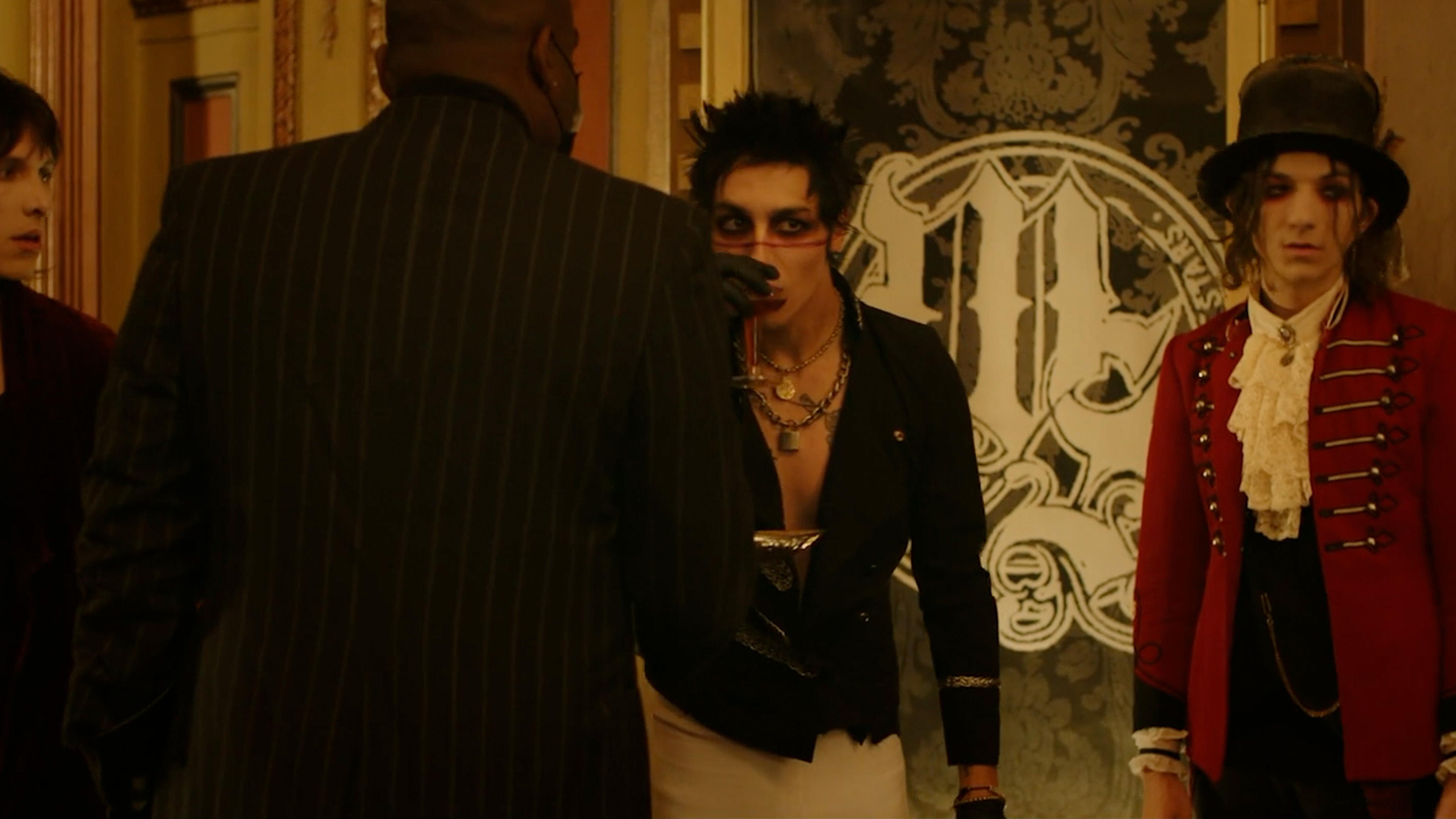 Palaye Royale – Hang On To Yourself
