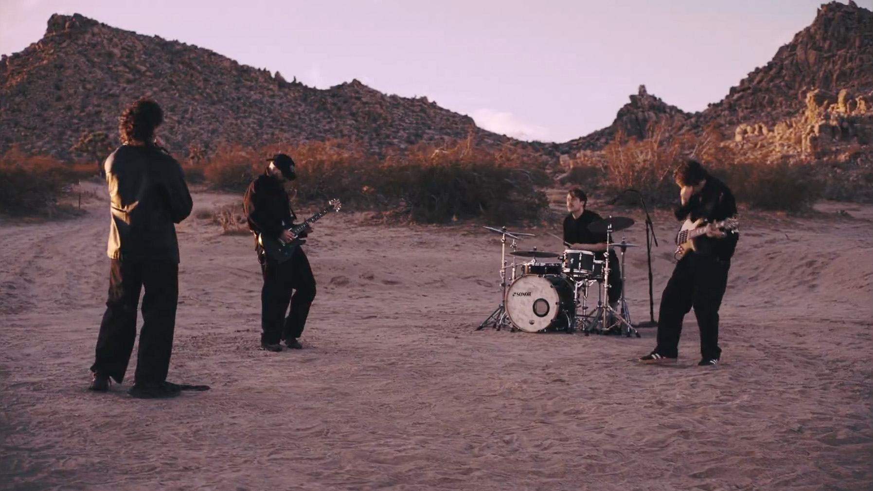 Don Broco – Nightmare Tripping [Feat. Nickelback]